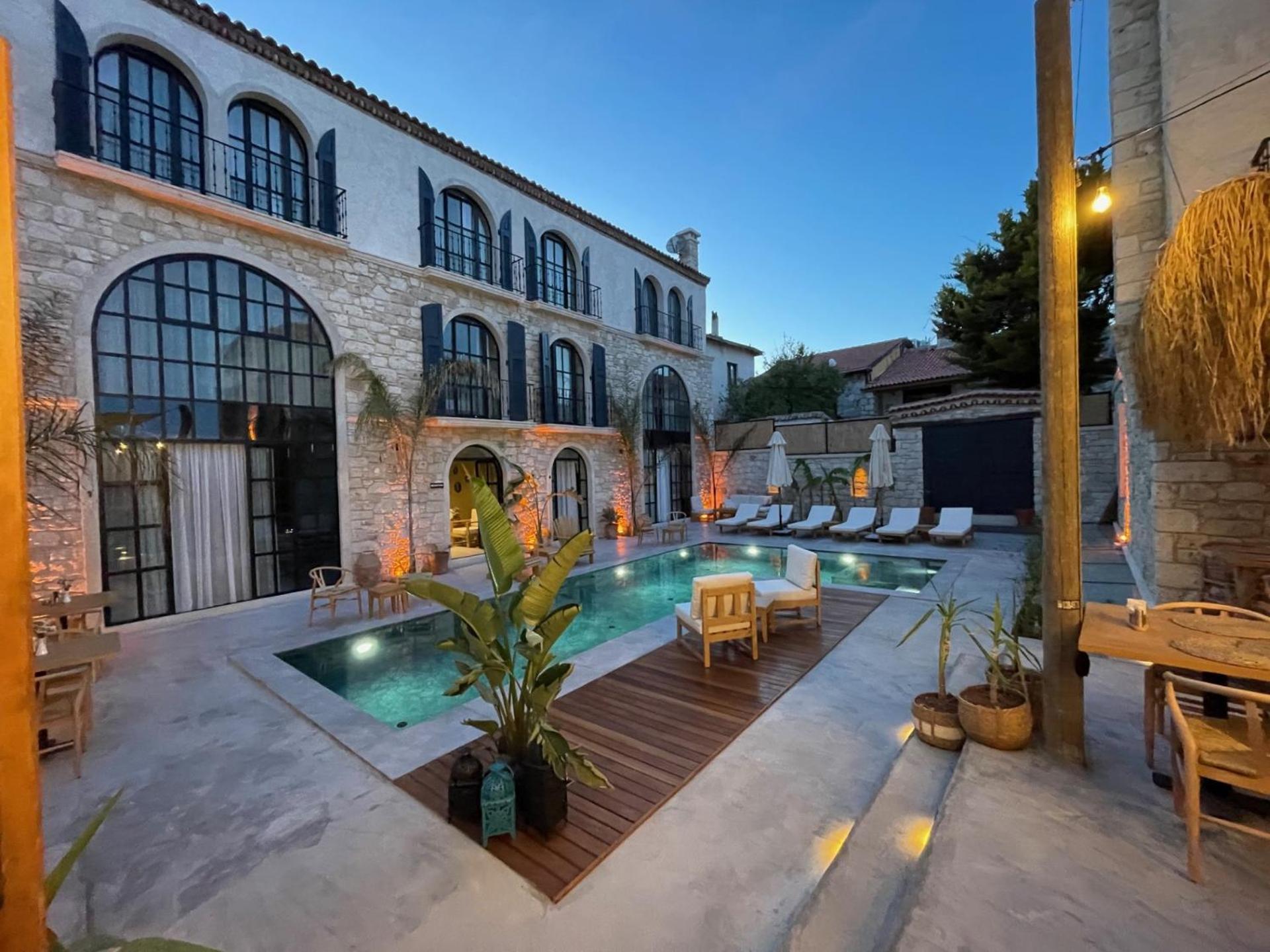 Rhea Boutique Alaçatı
